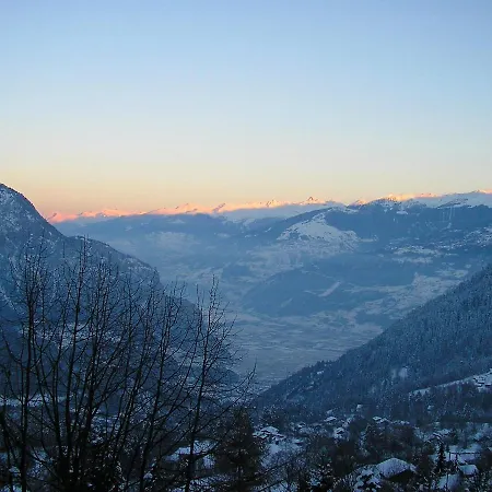 Chalet Les Falaises